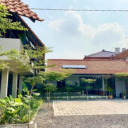 Fx Stay & Coffee Yogyakarta Exterior photo